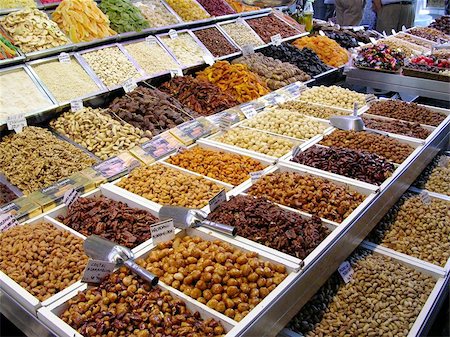 Fresh nuts and dryed fruit stand at La Boqueria Market. Barcelona - Spain Photographie de stock - Aubaine LD & Abonnement, Code: 400-04472373