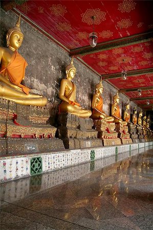 simsearch:400-04962756,k - Status of golden buddha inside Wat Suthad, Thailand Foto de stock - Super Valor sin royalties y Suscripción, Código: 400-04472416