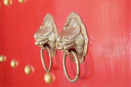 Door handles at Chinese temple in Pattaya, Chonburi province, Thailand Photographie de stock - Aubaine LD & Abonnement, Code: 400-04473389
