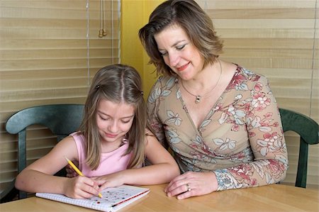 simsearch:6110-06702656,k - a mother and daughter doing homework together Foto de stock - Royalty-Free Super Valor e Assinatura, Número: 400-04484124