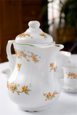 simsearch:400-05751963,k - Coffee or tea set on the table - teapot on the front (focus on it) cups and milk jug behind. Shallow DOF. Foto de stock - Royalty-Free Super Valor e Assinatura, Número: 400-04485815