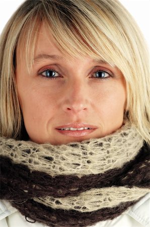 Beautiful woman wearing a warm winter coat and scarf Foto de stock - Super Valor sin royalties y Suscripción, Código: 400-04486346