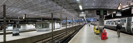 platform station london - St. Pancras International station, London, UK Stock Photo - Budget Royalty-Free & Subscription, Code: 400-04486567