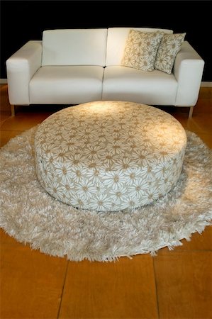 simsearch:845-04826560,k - White sofa with two pillows and floral design Fotografie stock - Microstock e Abbonamento, Codice: 400-04486835