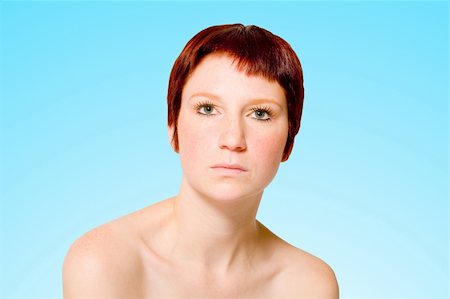 simsearch:400-05041629,k - Studio portrait of a young woman with short hair looking neutral Fotografie stock - Microstock e Abbonamento, Codice: 400-04487428