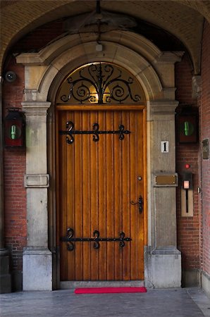 Buitenhof - old parliment building in The Hague, front gate leading to the chambers Photographie de stock - Aubaine LD & Abonnement, Code: 400-04487535