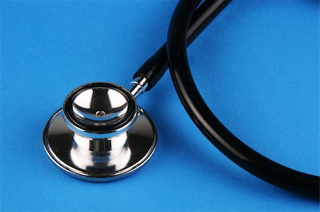 simsearch:400-05203733,k - A stethoscope in plain blue background. Foto de stock - Super Valor sin royalties y Suscripción, Código: 400-04487589