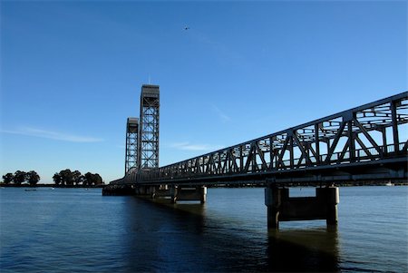 sacramento - Drawbridge over the Sacramento River, Rio Vista, California Photographie de stock - Aubaine LD & Abonnement, Code: 400-04487758