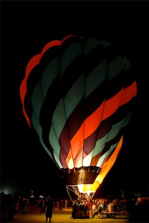 reno - Balloon lighting up the darkness, Reno, Nevada Photographie de stock - Aubaine LD & Abonnement, Code: 400-04488234