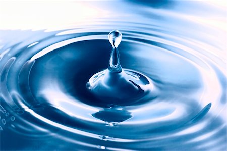 simsearch:400-05052693,k - Macro of Blue Water droplets Stock Photo - Budget Royalty-Free & Subscription, Code: 400-04488245