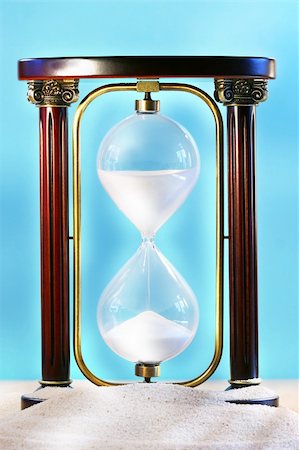 simsearch:400-04672695,k - Hourglass resting on beach sand showing sand falling through glass Photographie de stock - Aubaine LD & Abonnement, Code: 400-04488308