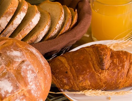 simsearch:400-03971939,k - Rustic various baked bread with orange juice Foto de stock - Royalty-Free Super Valor e Assinatura, Número: 400-04488333