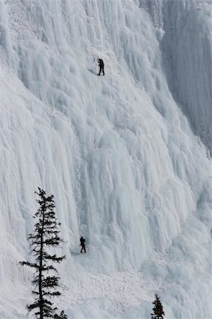 simsearch:400-04259396,k - Ice climbers at the Weeping Wall in Banff National Park Fotografie stock - Microstock e Abbonamento, Codice: 400-04489296