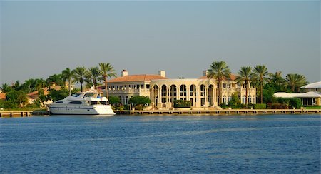 simsearch:400-04967673,k - Luxurious waterfront real estate in Florida Stock Photo - Budget Royalty-Free & Subscription, Code: 400-04489362