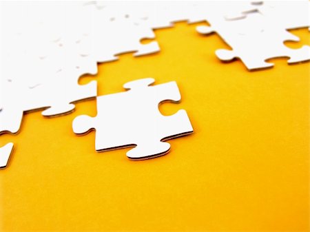 simsearch:640-01355058,k - white puzzle pieces with brightly colored background Photographie de stock - Aubaine LD & Abonnement, Code: 400-04489458