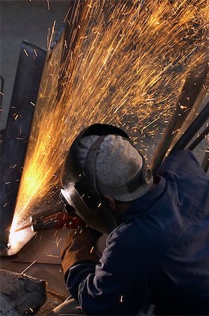 simsearch:632-03500560,k - welder at shipyard working Photographie de stock - Aubaine LD & Abonnement, Code: 400-04480028