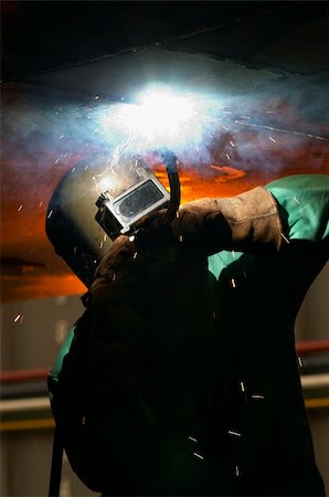 simsearch:632-03500560,k - welder at shipyard working Photographie de stock - Aubaine LD & Abonnement, Code: 400-04480046