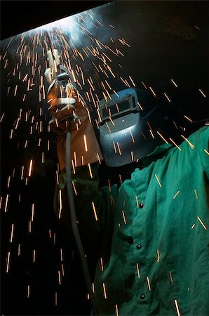 simsearch:632-03500560,k - welder at shipyard working Photographie de stock - Aubaine LD & Abonnement, Code: 400-04480049