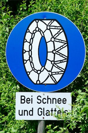 simsearch:400-04480527,k - traffic sign using snow chain when snowimg or ice Stock Photo - Budget Royalty-Free & Subscription, Code: 400-04480532