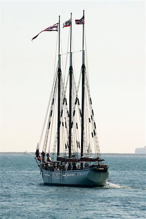 A three masted sailing vessel leaves port Foto de stock - Royalty-Free Super Valor e Assinatura, Número: 400-04480590