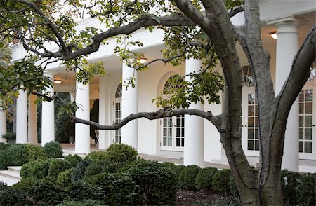 The West Wing of the White House as viewed from the Rose Garden in Washington DC Foto de stock - Royalty-Free Super Valor e Assinatura, Número: 400-04480808