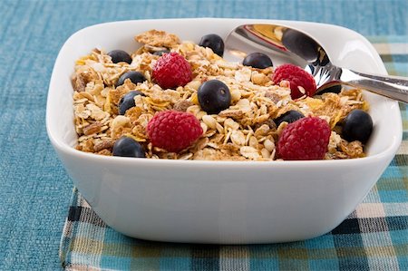 simsearch:400-08152810,k - Breakfast Series - Close-up of a bowl of Muesli cereal with Raspberries and Blueberries Photographie de stock - Aubaine LD & Abonnement, Code: 400-04481317