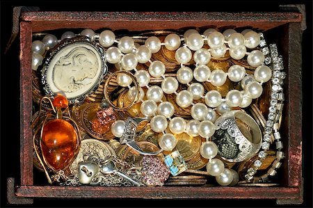 Bunch of jewellery and gold in the chest Photographie de stock - Aubaine LD & Abonnement, Code: 400-04481678