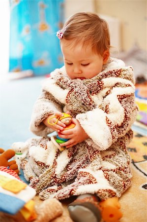 simsearch:400-04162652,k - Cute baby is playing with toys Stockbilder - Microstock & Abonnement, Bildnummer: 400-04481893