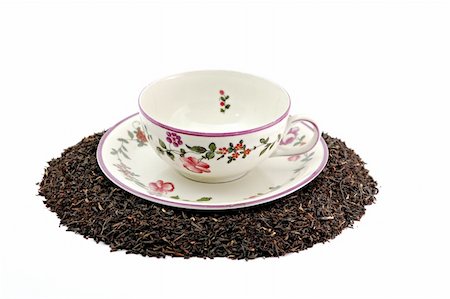 simsearch:400-05153477,k - Tea cup on scattered tea leafs Photographie de stock - Aubaine LD & Abonnement, Code: 400-04483083