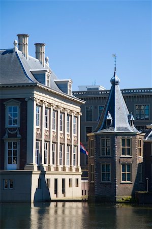 simsearch:400-05094373,k - The office of the Dutch Prime Minister in The Hague and the Mauritshuis Stockbilder - Microstock & Abonnement, Bildnummer: 400-04483188