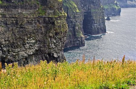 simsearch:400-05881592,k - The Cliffs of Moher in Ireland Foto de stock - Super Valor sin royalties y Suscripción, Código: 400-04497014