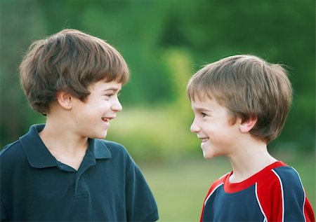 simsearch:400-04523345,k - Kids Having Fun Smiling at Each Other Foto de stock - Super Valor sin royalties y Suscripción, Código: 400-04497268