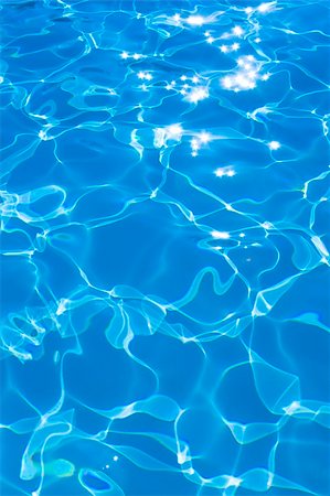 clear water in the swimming pool Foto de stock - Royalty-Free Super Valor e Assinatura, Número: 400-04498038