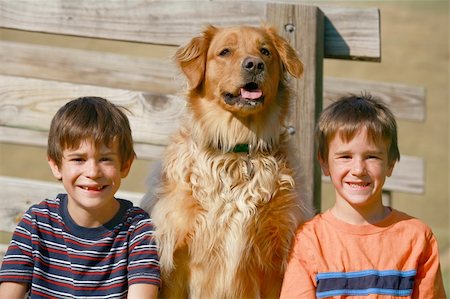 simsearch:400-05875962,k - Boys and Dog on a Sunny Day Photographie de stock - Aubaine LD & Abonnement, Code: 400-04498278