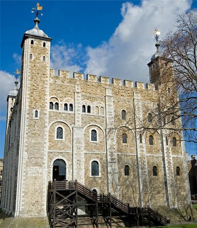 The ancient White Tower, in the center of the Tower of London, London, England. Foto de stock - Super Valor sin royalties y Suscripción, Código: 400-04499572