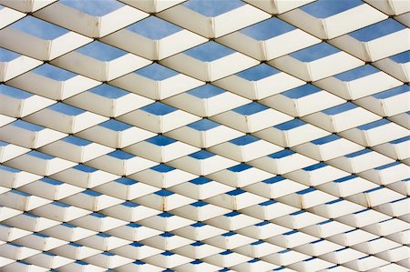 A white geometric ironwork lattice is an architectural abstract pattern when outlined against the sky. Foto de stock - Super Valor sin royalties y Suscripción, Código: 400-04490136