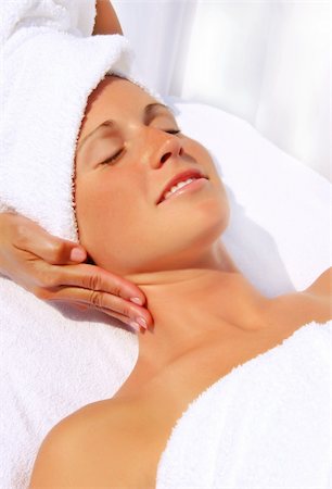 simsearch:400-06131065,k - Pretty woman receiving massage at a outdoor spa Stockbilder - Microstock & Abonnement, Bildnummer: 400-04490275