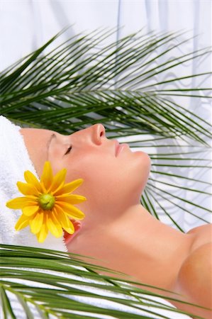 simsearch:400-06131065,k - Young woman enjoying a spa day Stockbilder - Microstock & Abonnement, Bildnummer: 400-04490277