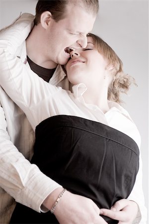 simsearch:400-03973423,k - Studio portrait of a young amorous couple fooling Foto de stock - Super Valor sin royalties y Suscripción, Código: 400-04490625