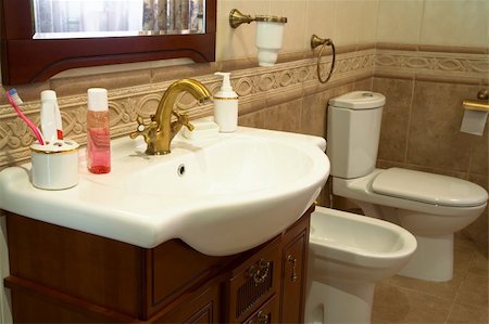 simsearch:600-07232297,k - Toilet bowl, bidet and sink in a modern bathroom Foto de stock - Super Valor sin royalties y Suscripción, Código: 400-04490647