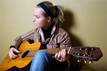 girl with guitar Photographie de stock - Aubaine LD & Abonnement, Code: 400-04490770