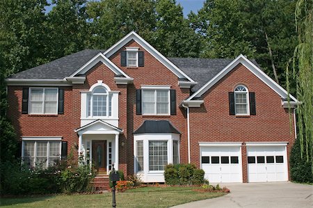 dbvirago (artist) - A nice brick house against a blue sky Fotografie stock - Microstock e Abbonamento, Codice: 400-04492026