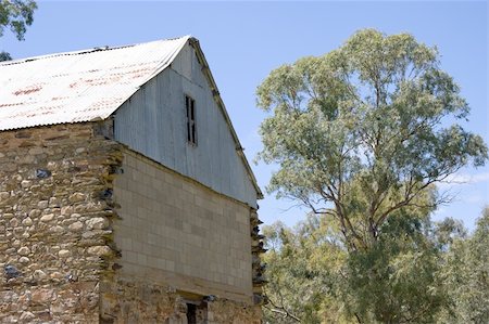 Old style rustic building Photographie de stock - Aubaine LD & Abonnement, Code: 400-04492130