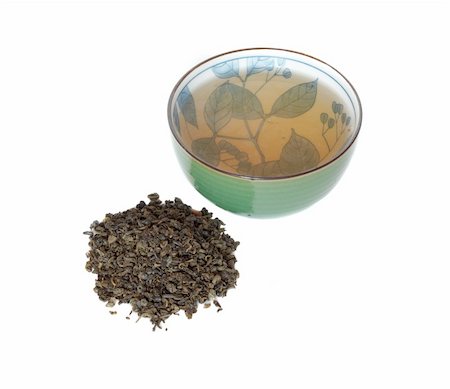 simsearch:400-05153477,k - cup of the green tea and strewn tea leaves Photographie de stock - Aubaine LD & Abonnement, Code: 400-04492168