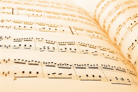 Close-up of music sheet in yellow lighting Photographie de stock - Aubaine LD & Abonnement, Code: 400-04492363