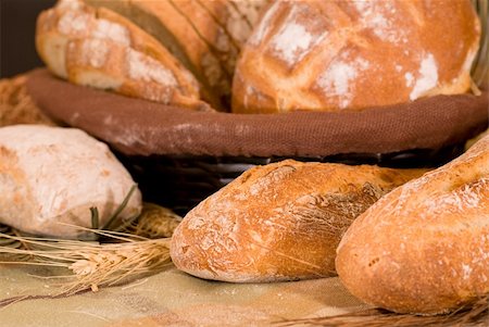 simsearch:400-03971939,k - assortment of baked bread Foto de stock - Royalty-Free Super Valor e Assinatura, Número: 400-04492670
