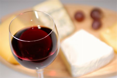 simsearch:400-07937807,k - Glass of red wine and cheese plate Photographie de stock - Aubaine LD & Abonnement, Code: 400-04492966