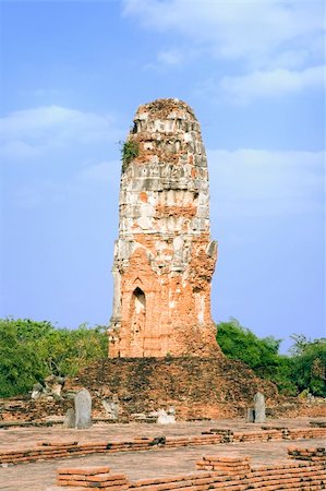 simsearch:400-03985821,k - Ruins of a Buddhist temple in Ayutthaya near Bangkok, Thailand. Photographie de stock - Aubaine LD & Abonnement, Code: 400-04493216