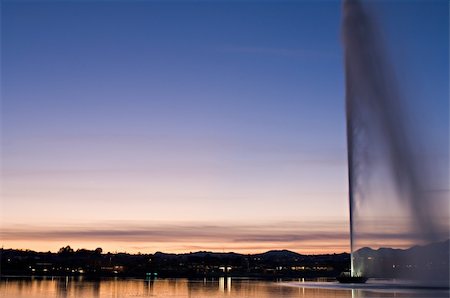 A geyser-like fountain against a twilight sky Foto de stock - Royalty-Free Super Valor e Assinatura, Número: 400-04493425