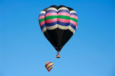 simsearch:400-08032526,k - Two Hot Air Balloons Flying In a Clear Blue Sky Foto de stock - Super Valor sin royalties y Suscripción, Código: 400-04493570